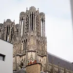Elegant & Spacious Apartment - Steps From Cathedral