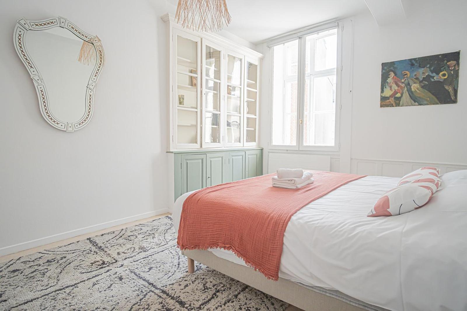 Elegant & Spacious - Steps From Cathedral Appartement