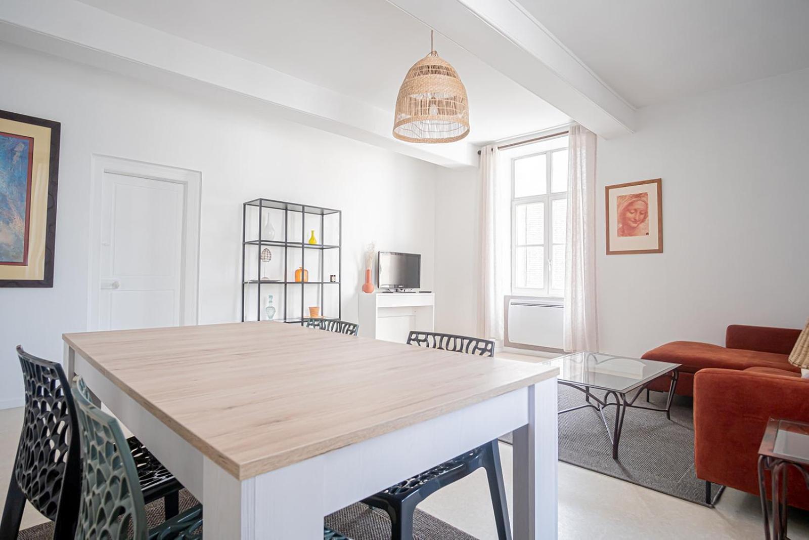 Elegant & Spacious - Steps From Cathedral * Reims