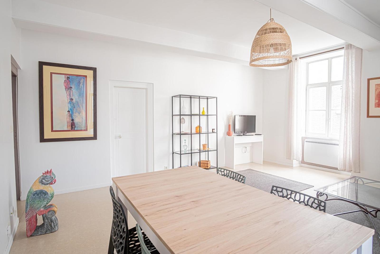 Elegant & Spacious - Steps From Cathedral *
